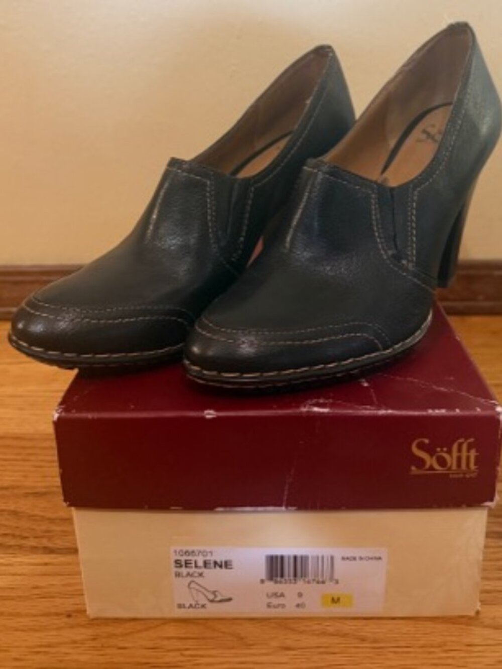 Sofft. Leather upper.